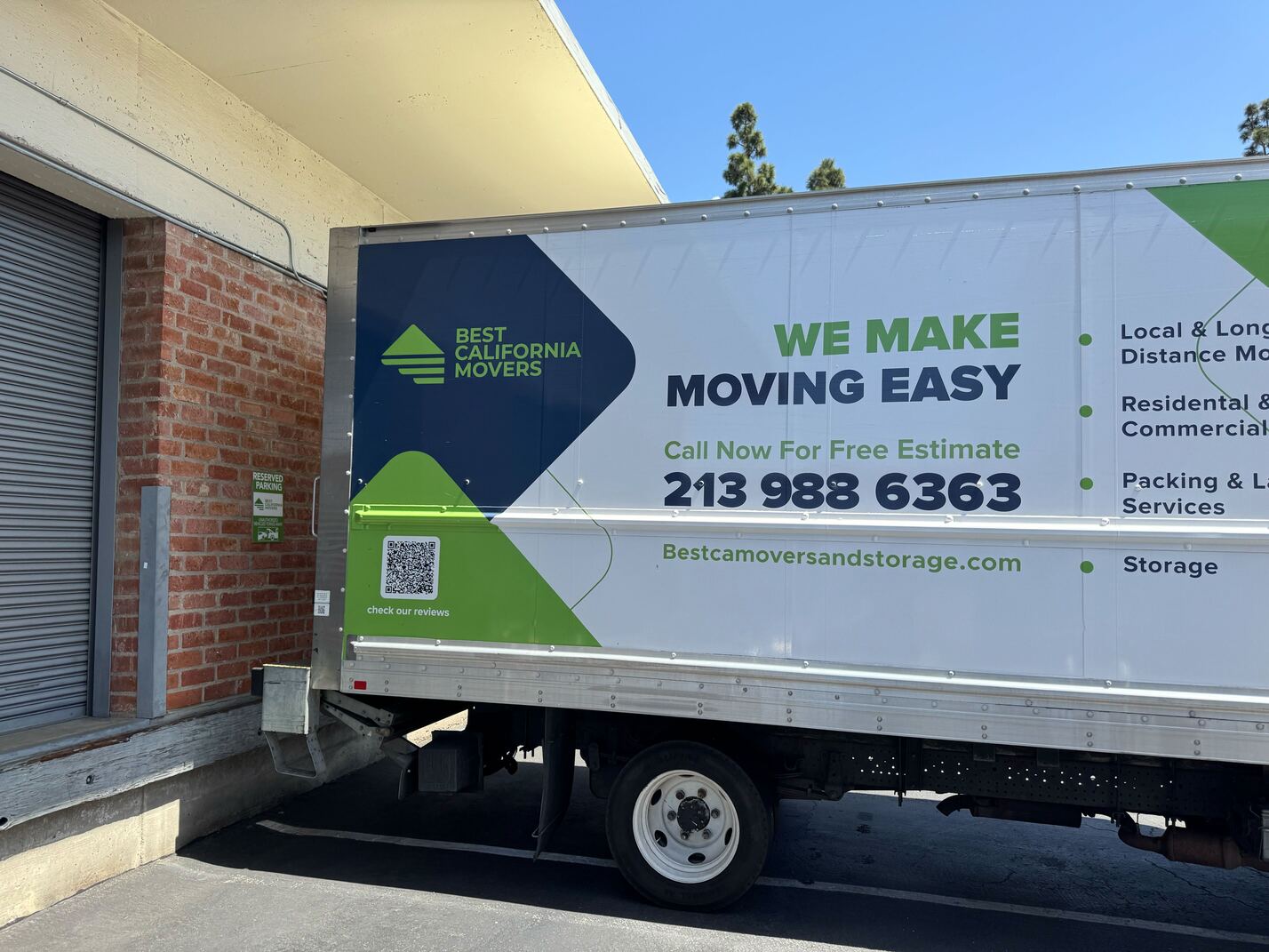 The Pros and Cons of DIY Moving vs. Hiring Professionals